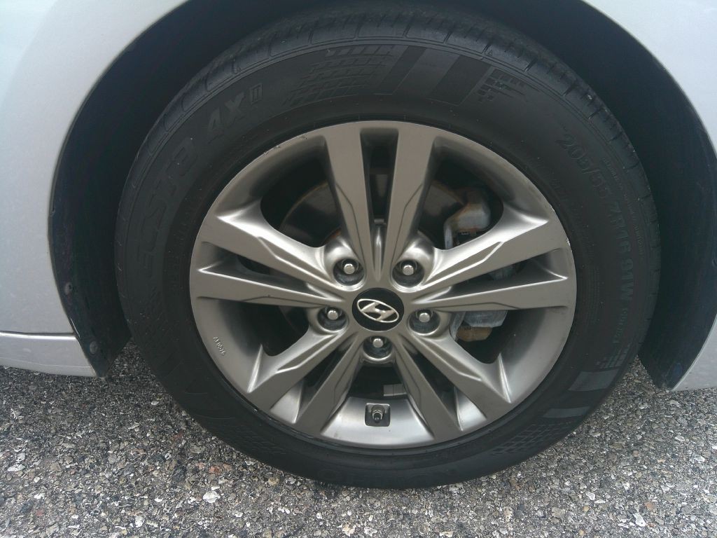 2017 Hyundai Elantra Image 28