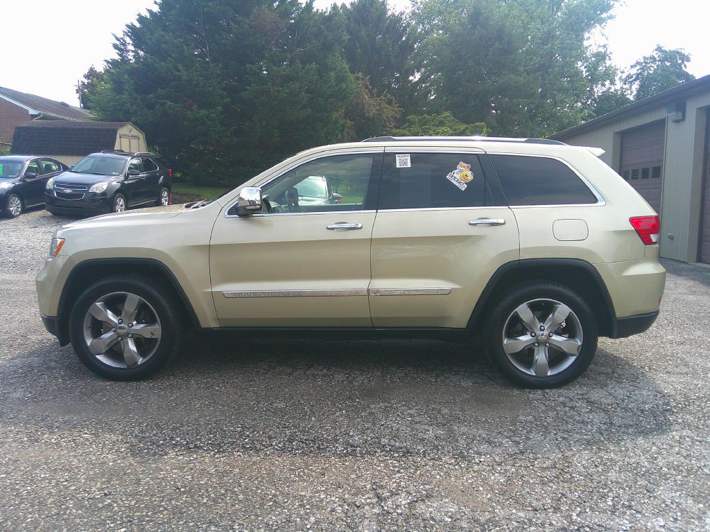 2011 Jeep Grand Cherokee Image 8