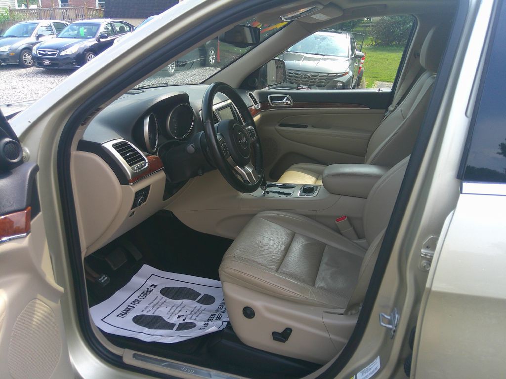 2011 Jeep Grand Cherokee Image 9