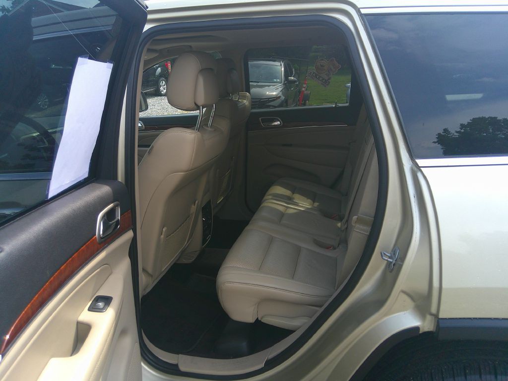 2011 Jeep Grand Cherokee Image 12