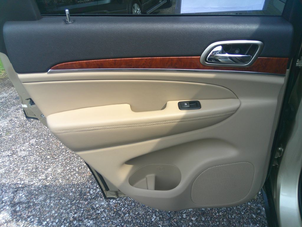 2011 Jeep Grand Cherokee Image 13