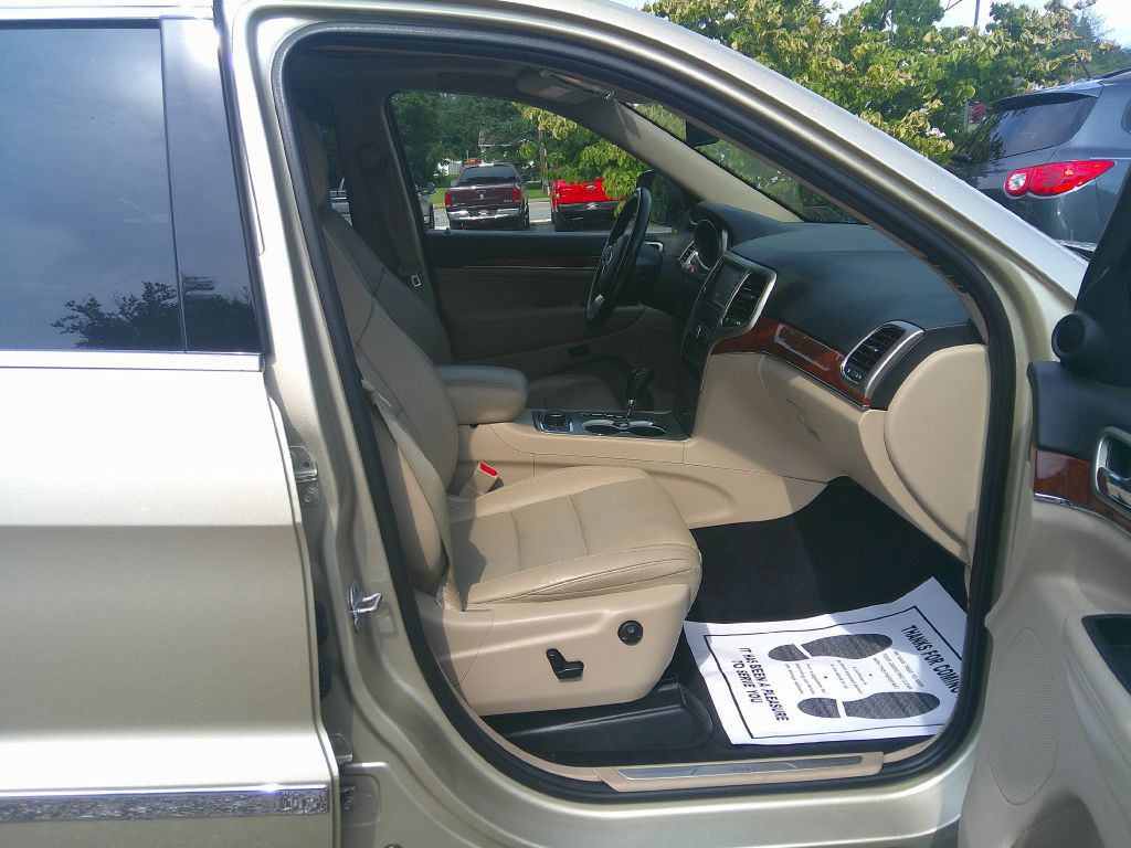 2011 Jeep Grand Cherokee Image 16