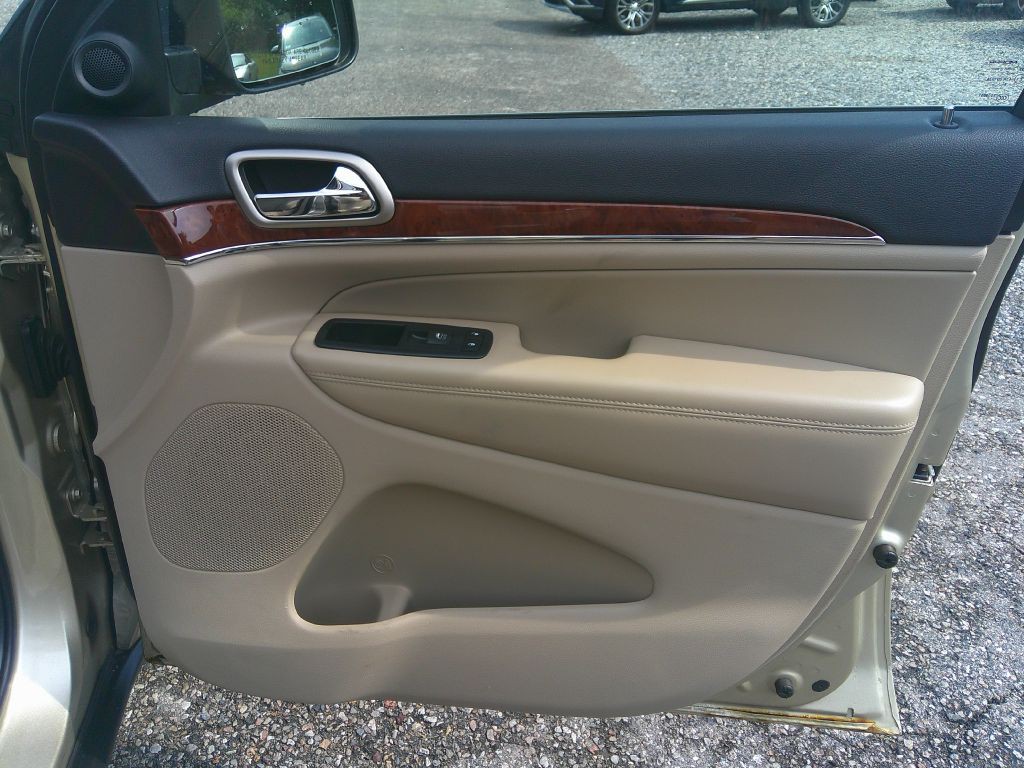 2011 Jeep Grand Cherokee Image 17
