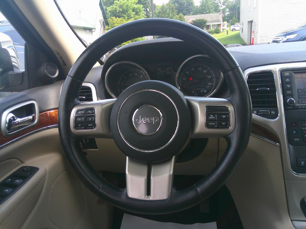 2011 Jeep Grand Cherokee Image 20