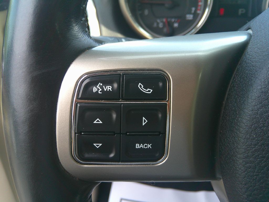 2011 Jeep Grand Cherokee Image 21