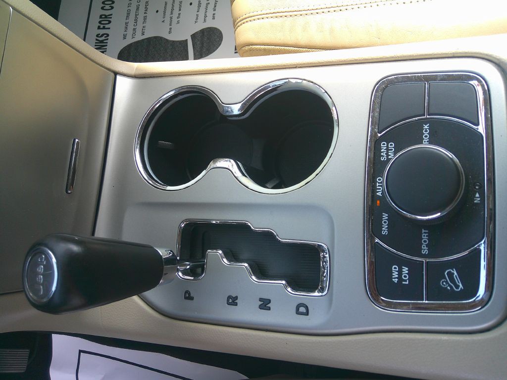2011 Jeep Grand Cherokee Image 28