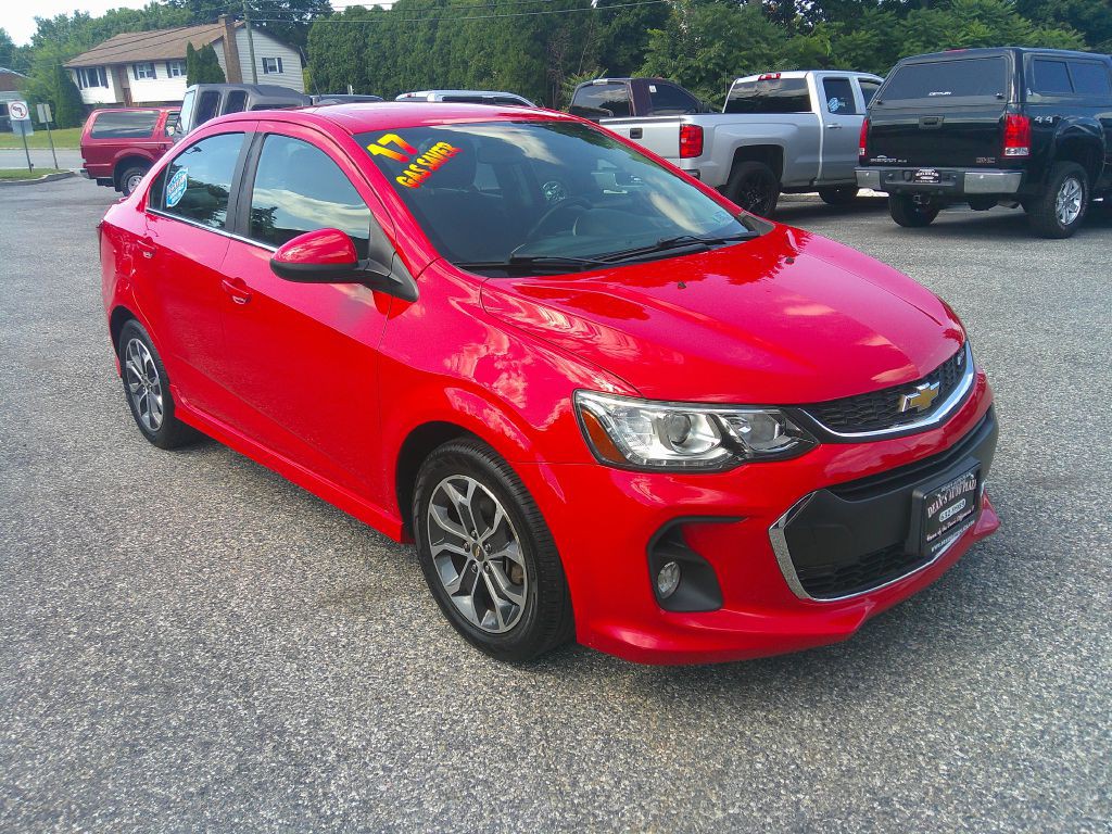 2017 Chevrolet Sonic Image 3