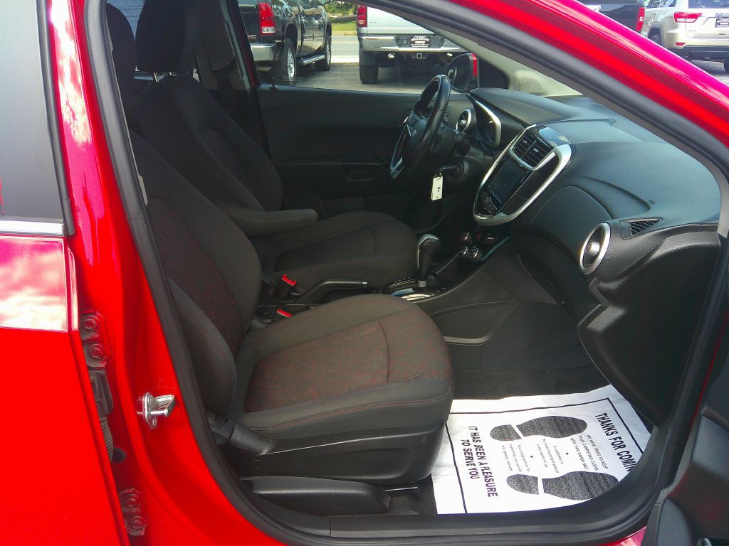 2017 Chevrolet Sonic Image 16