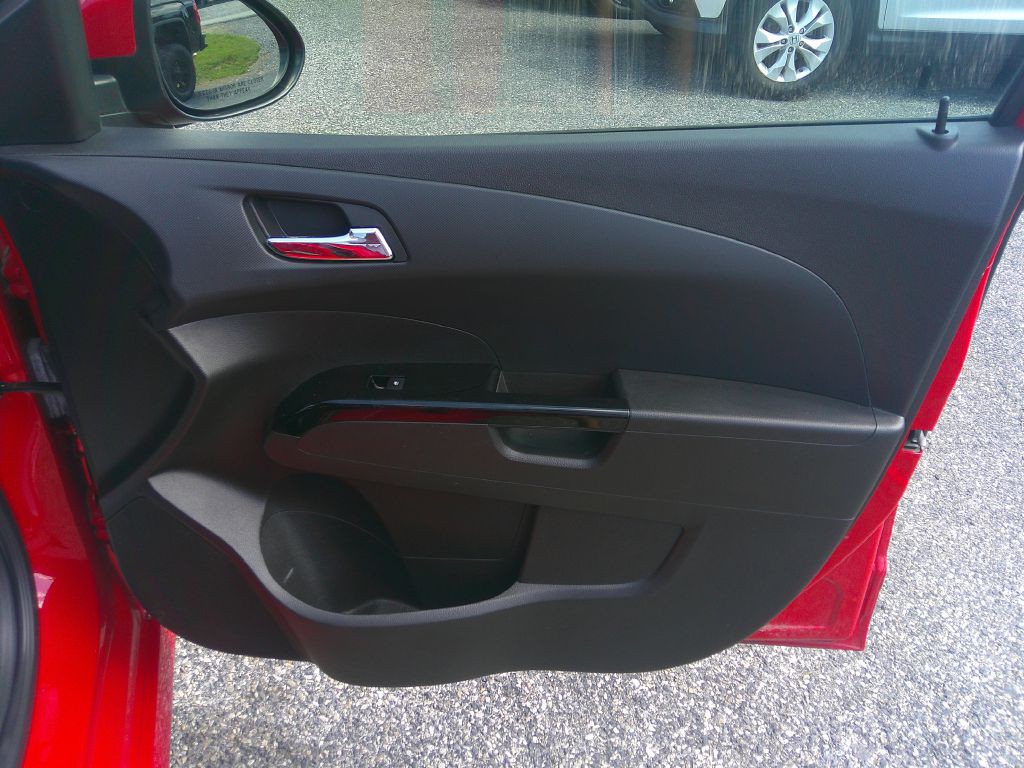 2017 Chevrolet Sonic Image 17