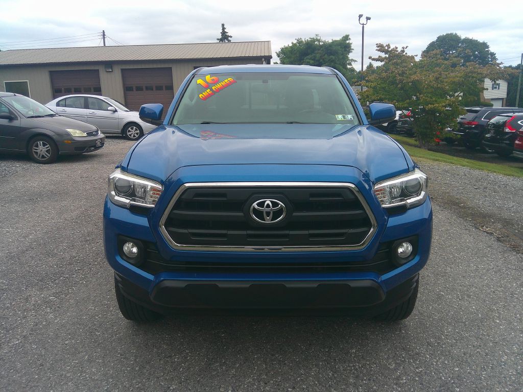 2016 Toyota Tacoma Image 2