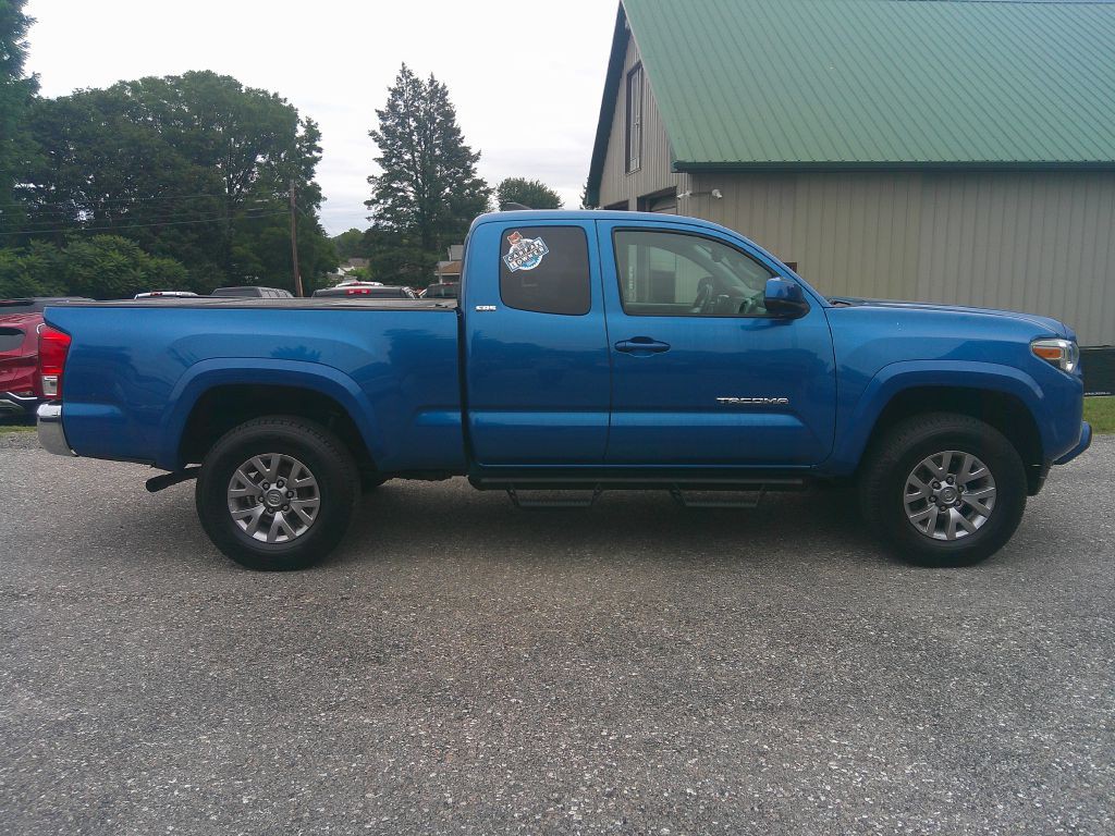 2016 Toyota Tacoma Image 4