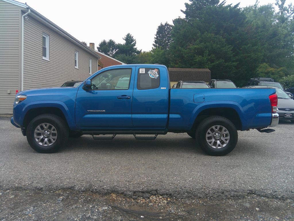 2016 Toyota Tacoma Image 8