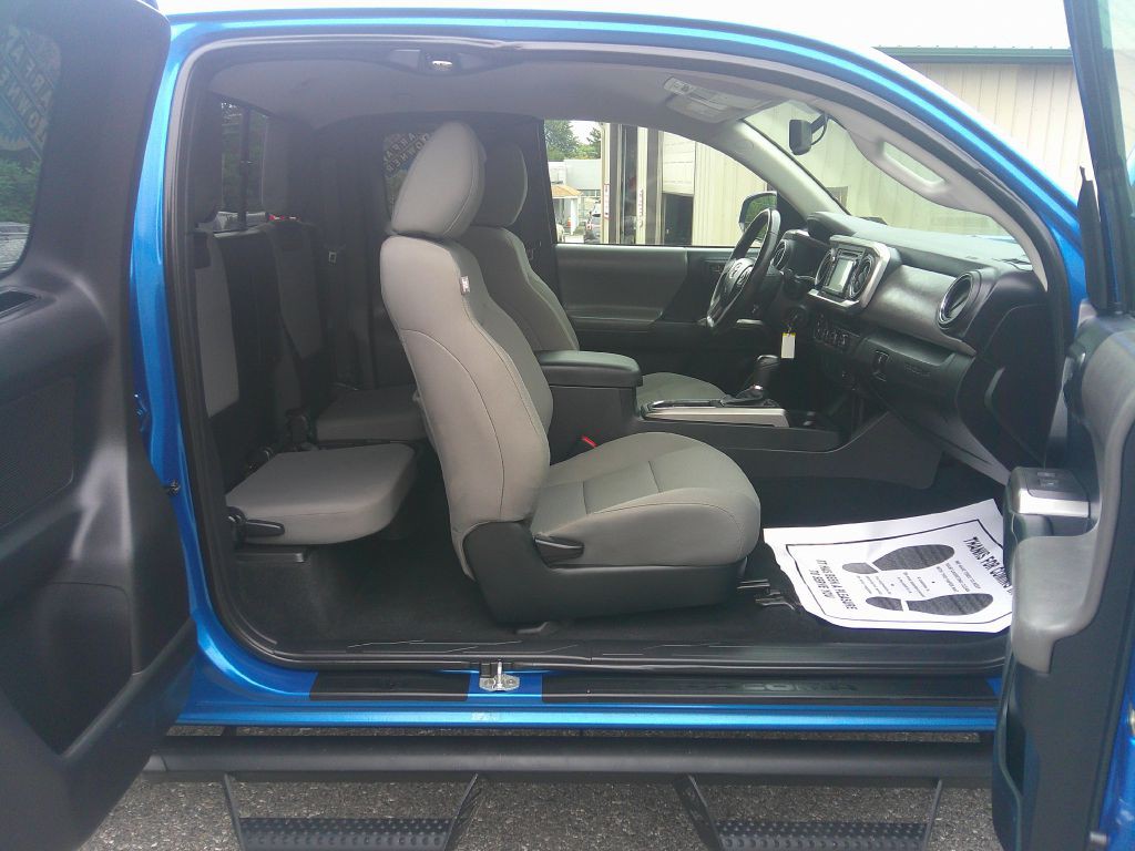 2016 Toyota Tacoma Image 13
