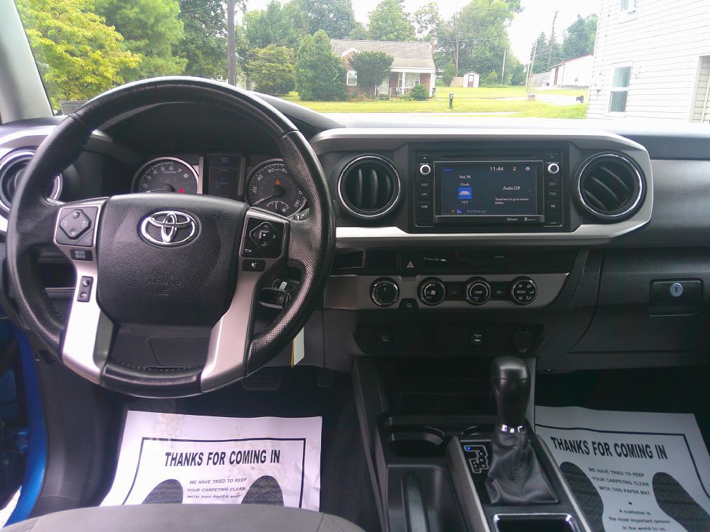 2016 Toyota Tacoma Image 16