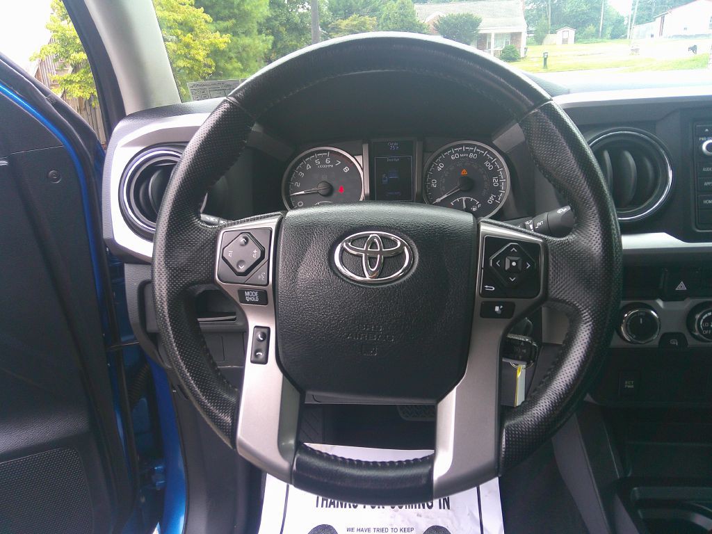 2016 Toyota Tacoma Image 17