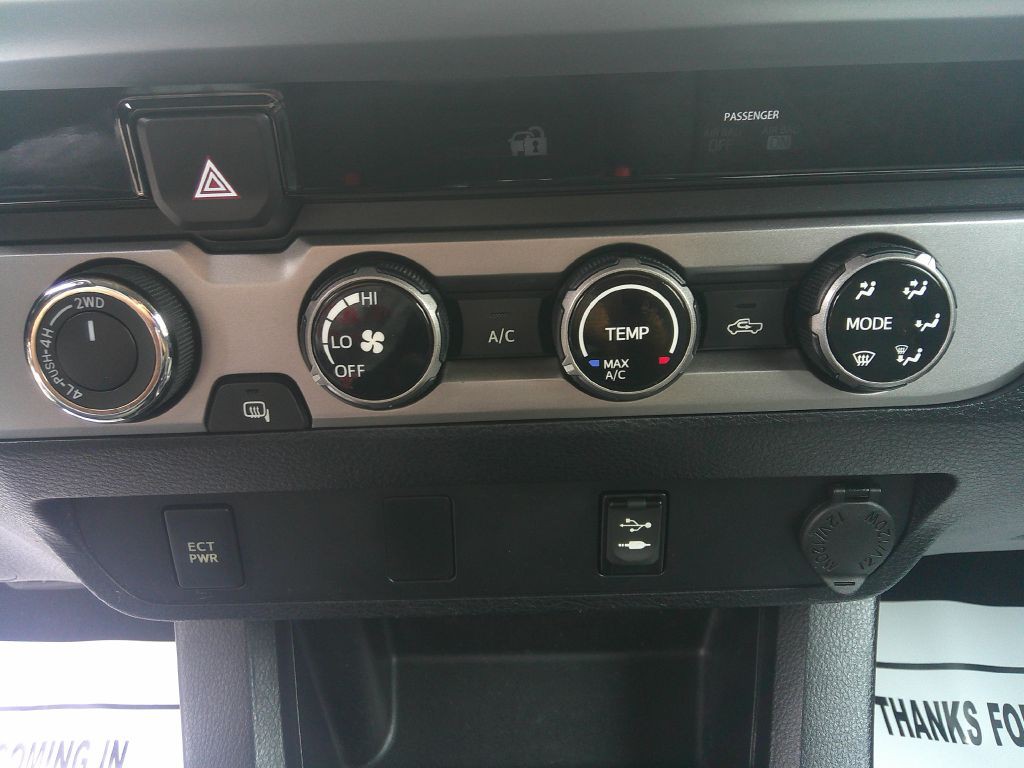 2016 Toyota Tacoma Image 23