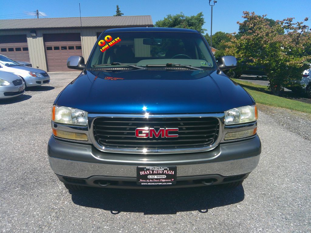 2000 GMC Sierra Image 2