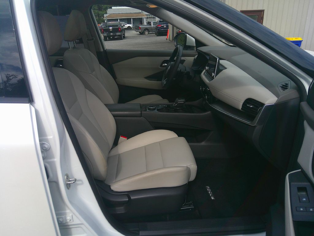 2021 Nissan Rogue Image 16