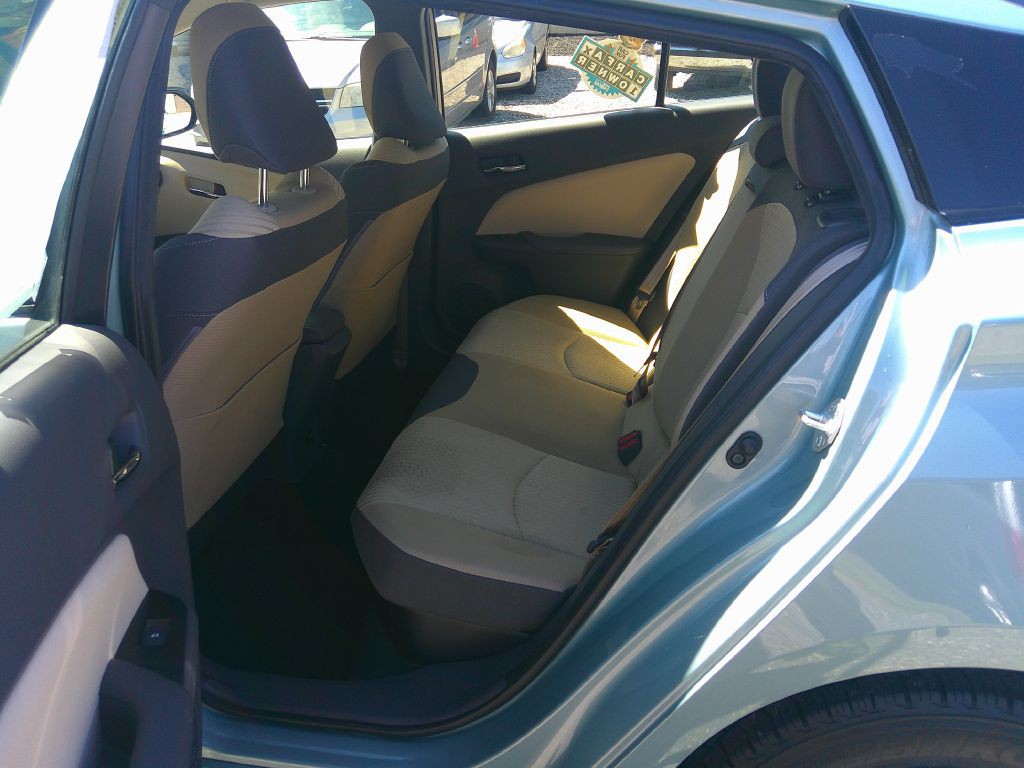 2016 Toyota Prius Image 12
