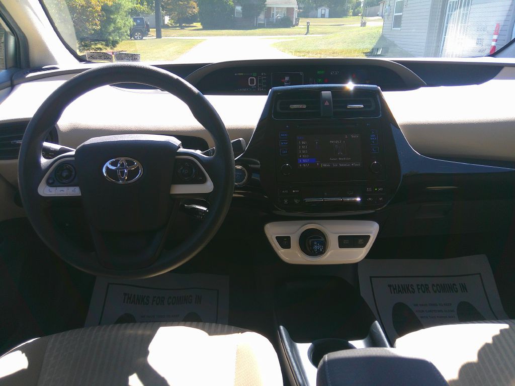 2016 Toyota Prius Image 18