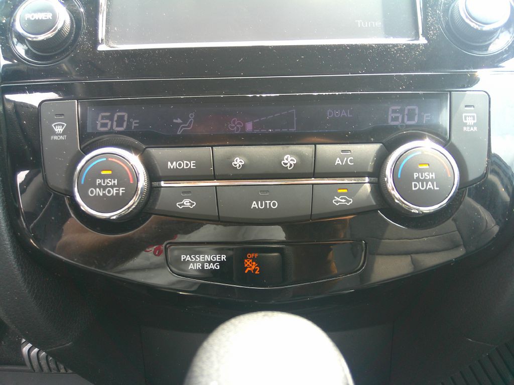 2014 Nissan Rogue Image 26