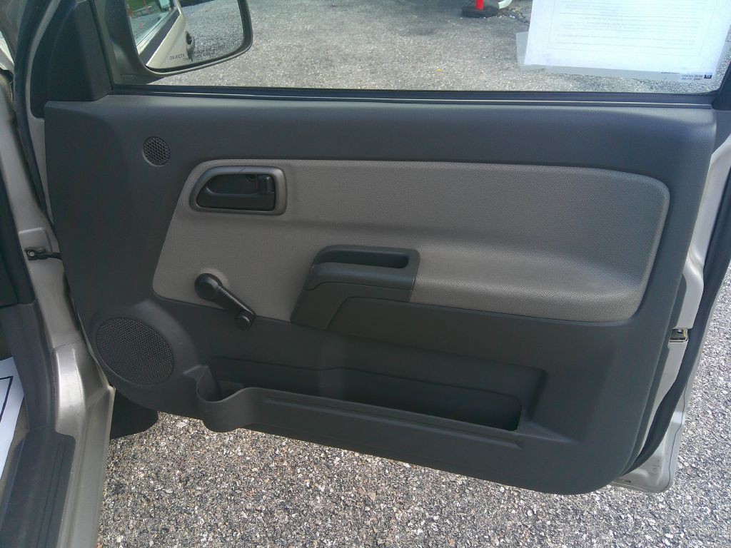 2004 Chevrolet Colorado Image 12