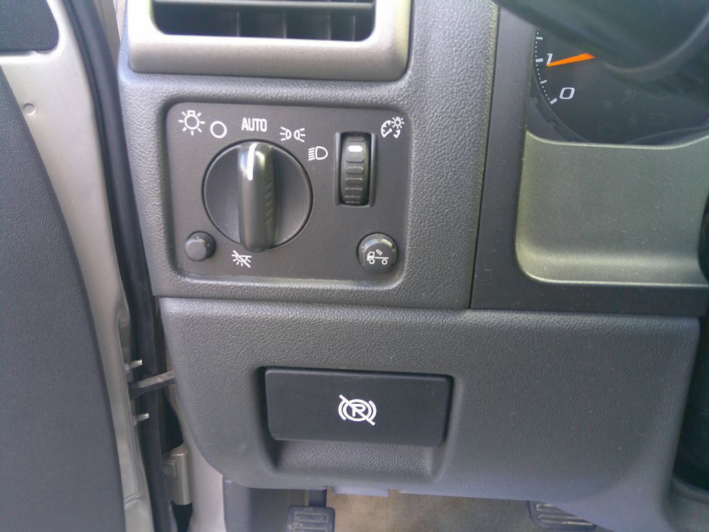 2004 Chevrolet Colorado Image 14