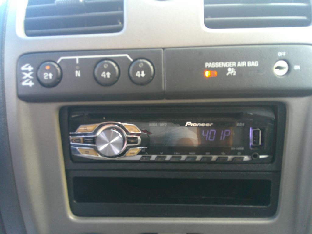 2004 Chevrolet Colorado Image 16