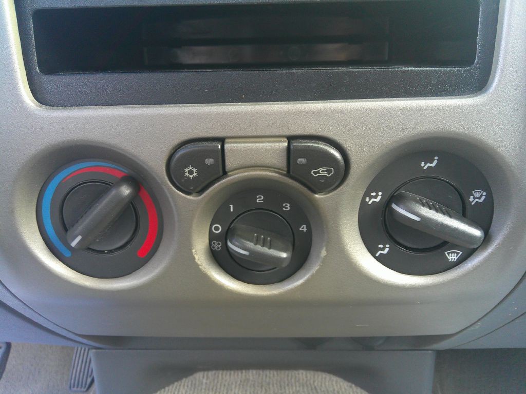 2004 Chevrolet Colorado Image 17