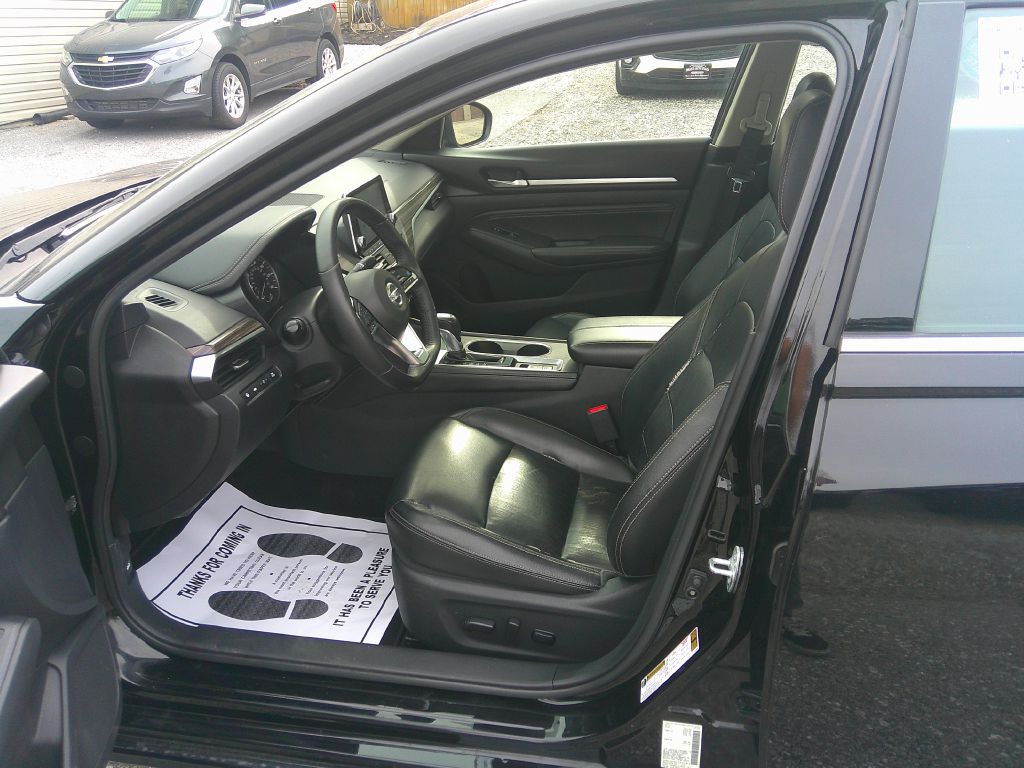 2019 Nissan Altima Image 9