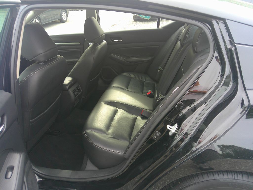 2019 Nissan Altima Image 12