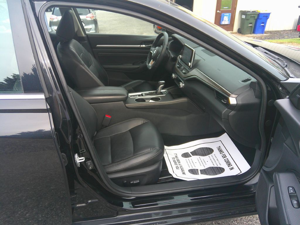 2019 Nissan Altima Image 16