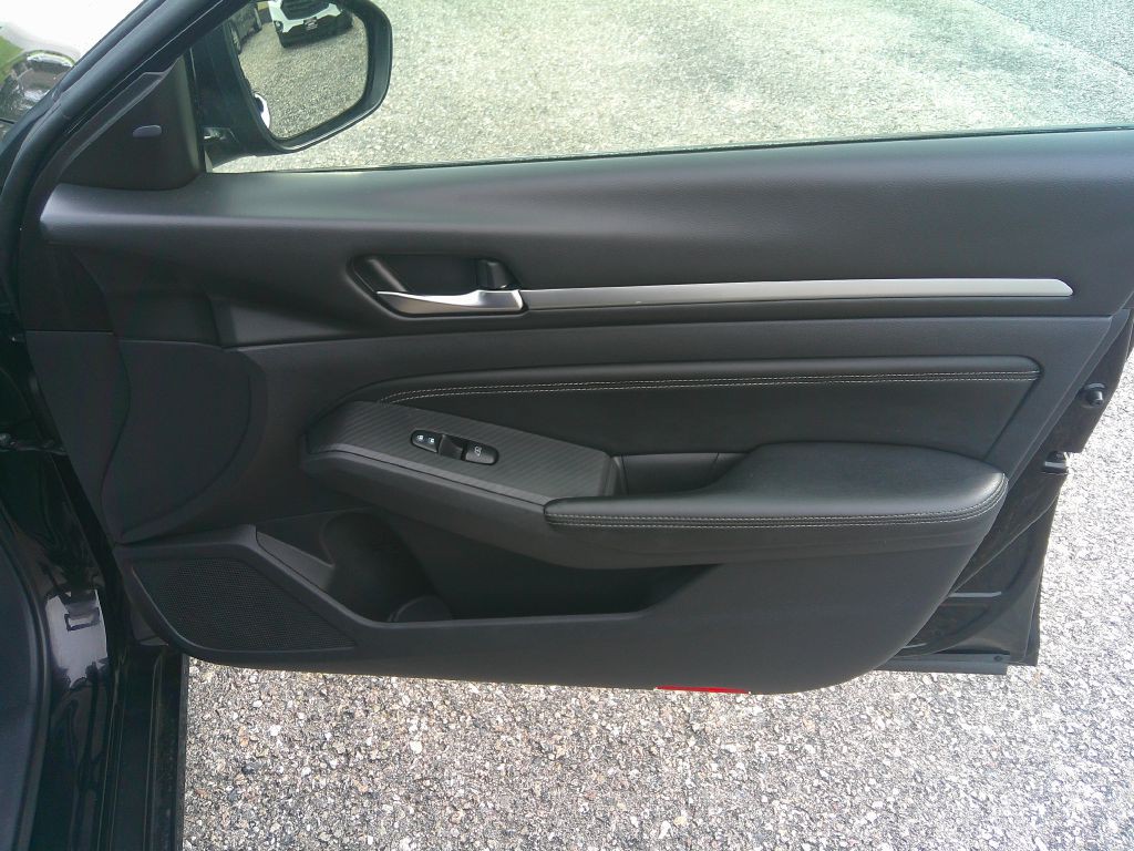 2019 Nissan Altima Image 17