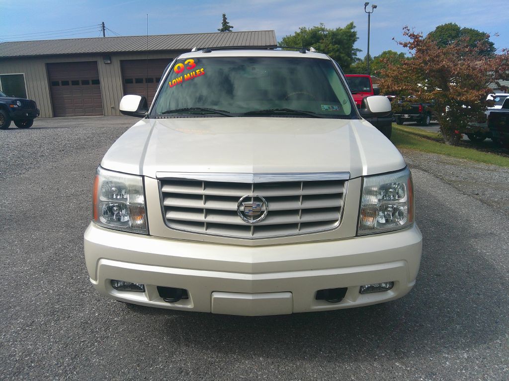 2003 Cadillac Escalade Image 2