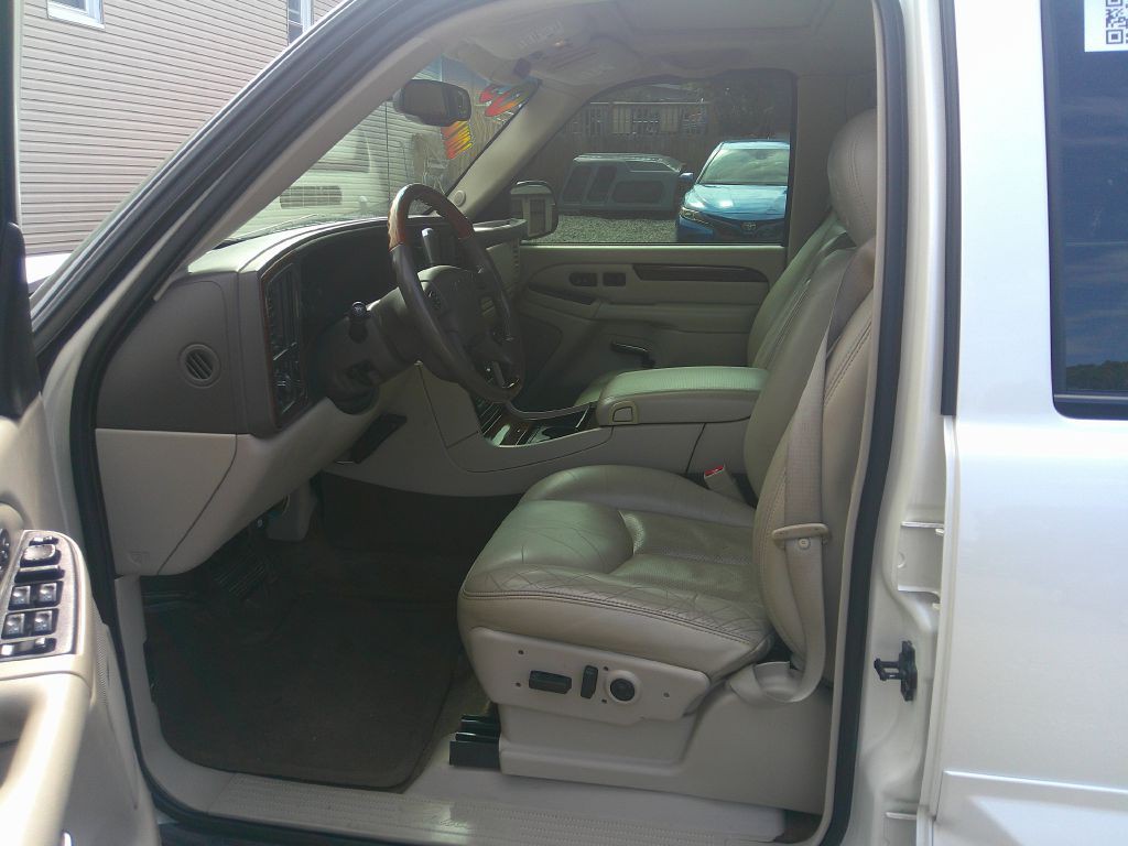 2003 Cadillac Escalade Image 9