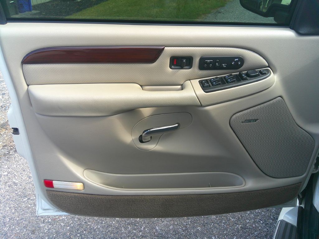 2003 Cadillac Escalade Image 10