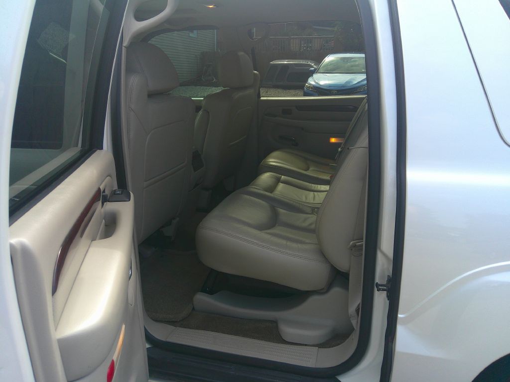 2003 Cadillac Escalade Image 12
