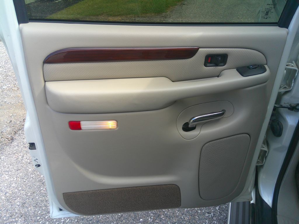 2003 Cadillac Escalade Image 13