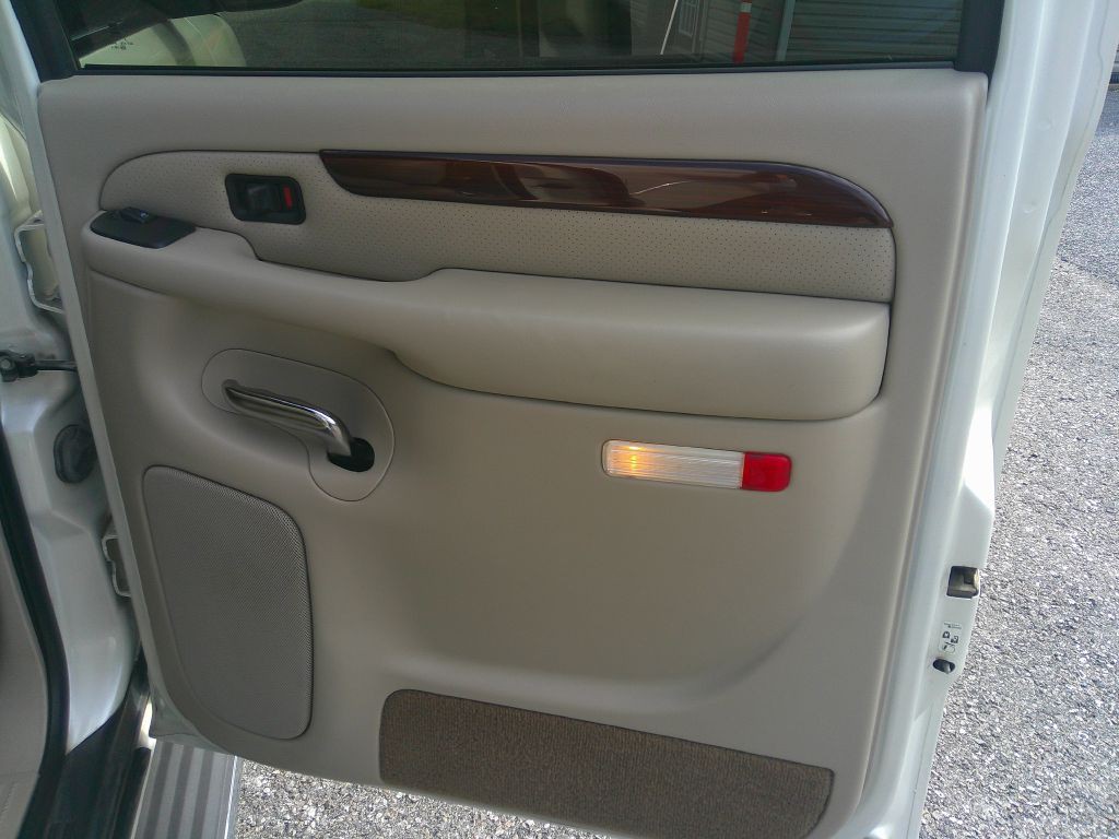 2003 Cadillac Escalade Image 15