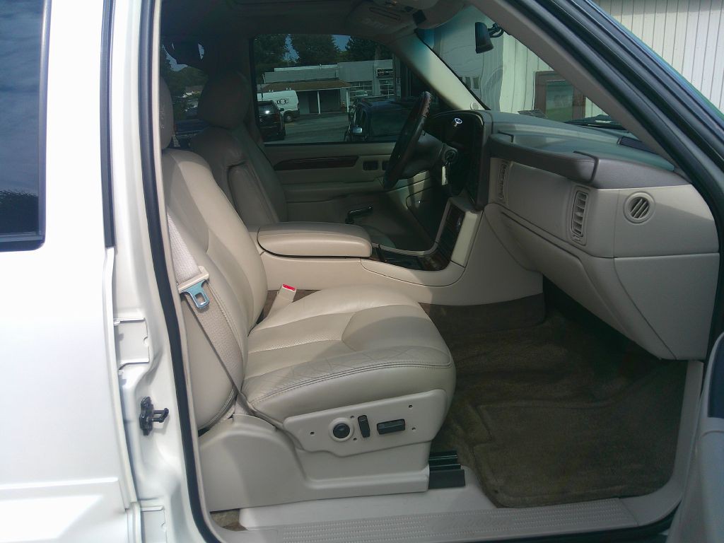 2003 Cadillac Escalade Image 16