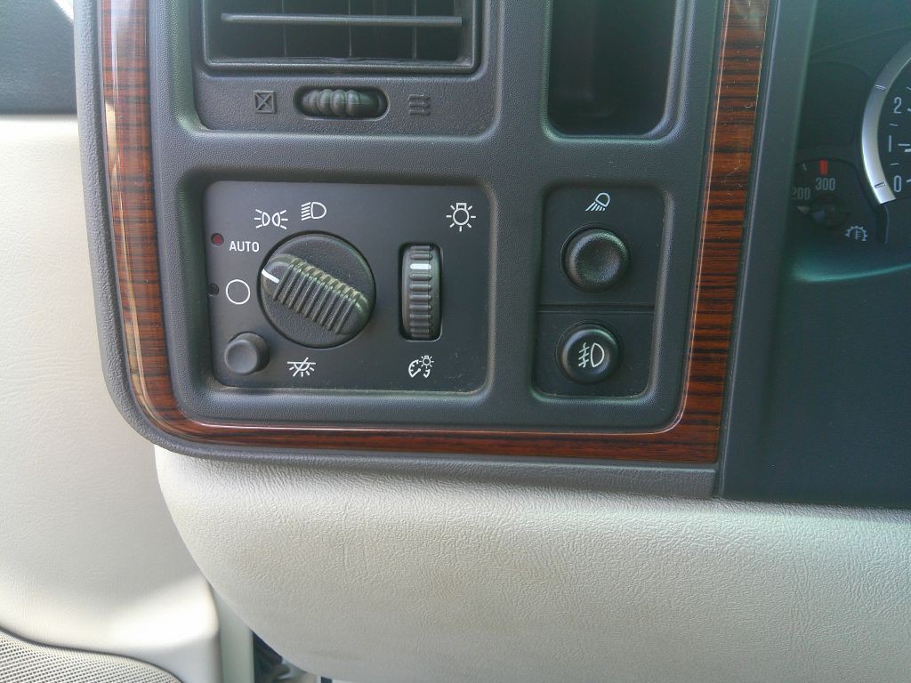 2003 Cadillac Escalade Image 23
