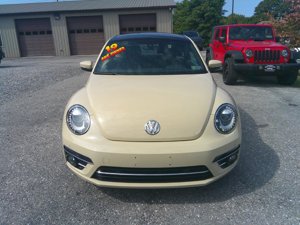 2019 Volkswagen Beetle Image 2