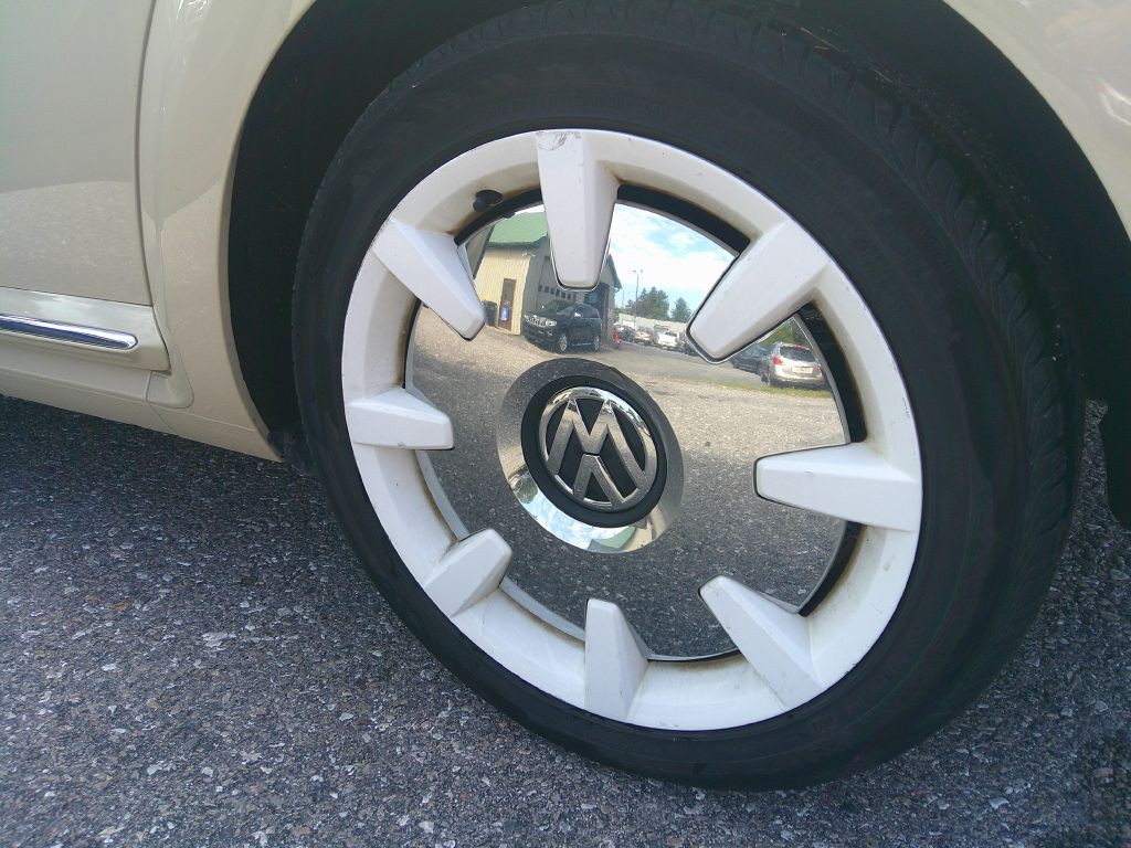 2019 Volkswagen Beetle Image 28