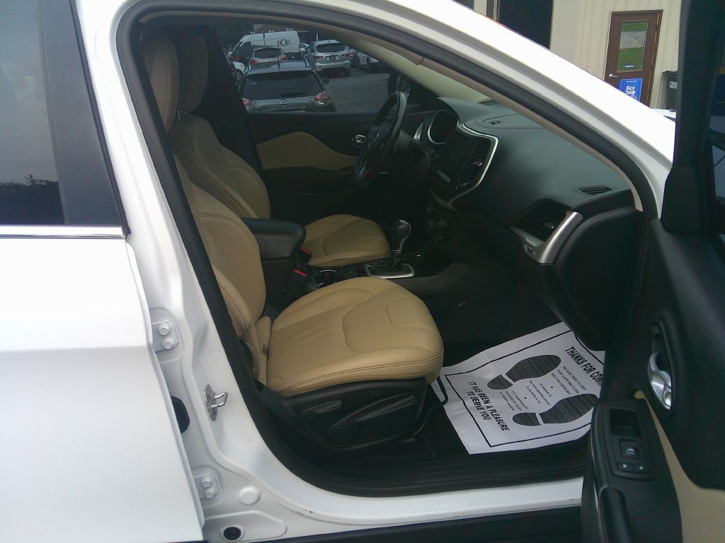 2015 Jeep Cherokee Image 16