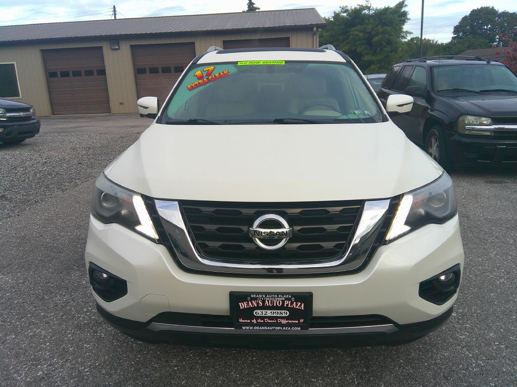 2017 Nissan Pathfinder Image 2