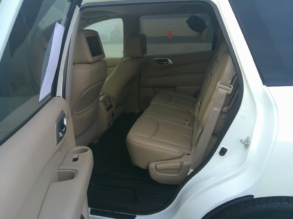 2017 Nissan Pathfinder Image 12