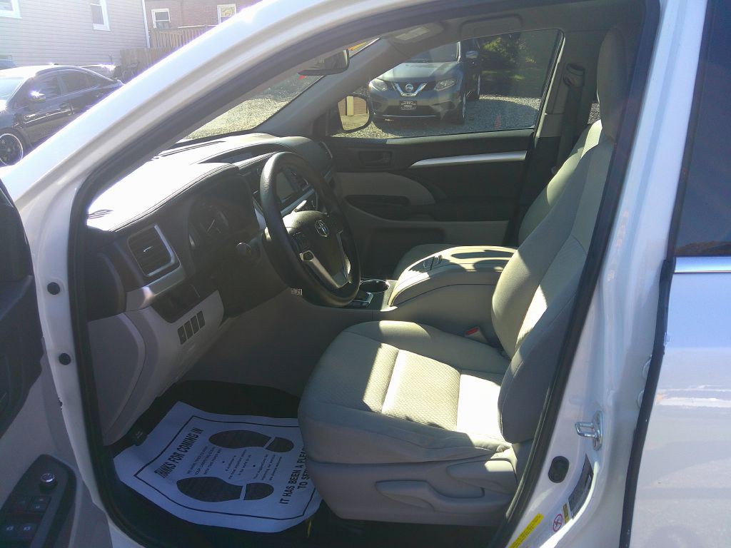 2016 Toyota Highlander Image 9