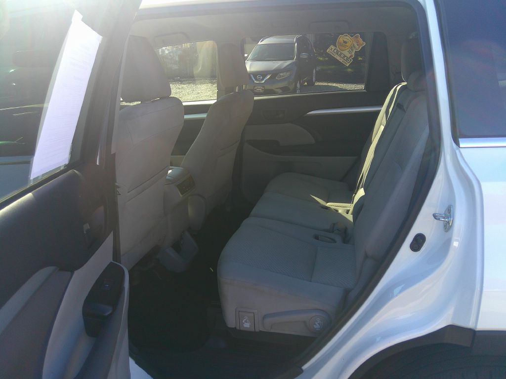 2016 Toyota Highlander Image 12