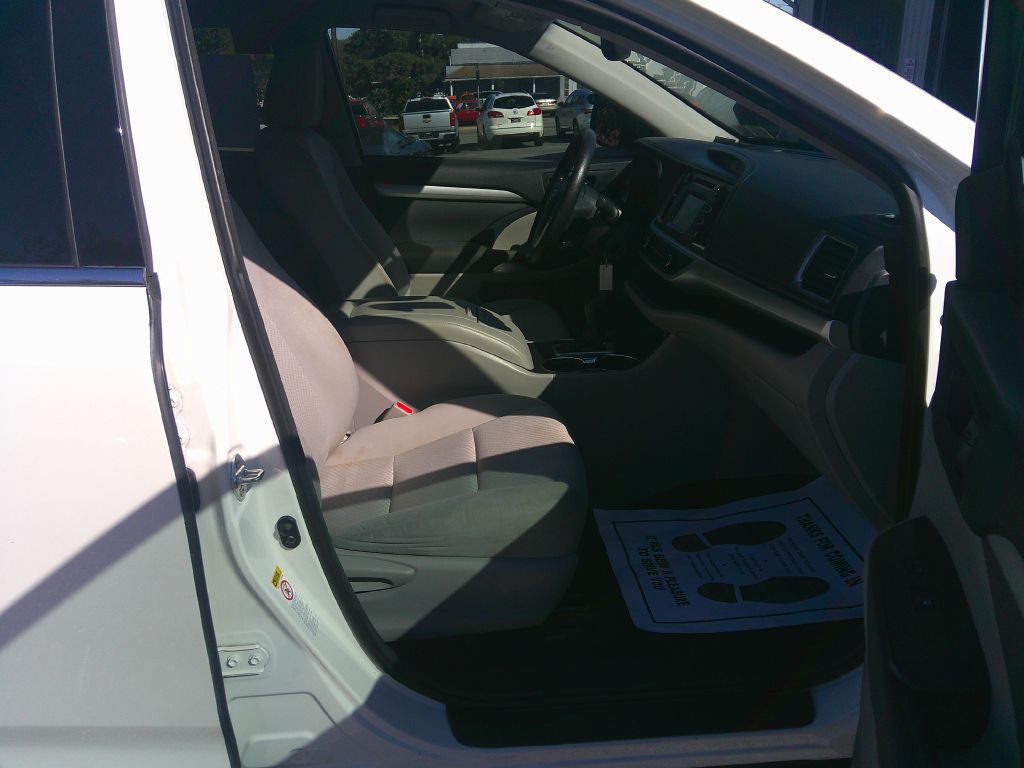 2016 Toyota Highlander Image 17