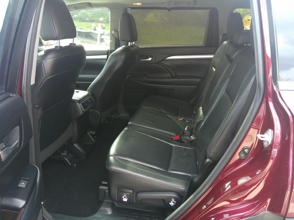 2016 Toyota Highlander Image 12